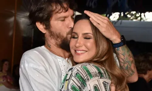 
				
					Claudia Leitte lança parceria com Saulo Fernandes: 'Especial demais'
				
				