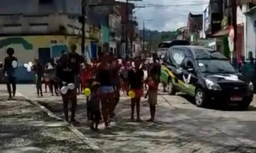 
				
					Criança que morreu após casa pegar fogo no interior é enterrada na BA
				
				