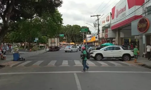 
				
					Casal é eletrocutado na Bahia após homem subir em telhado para instalar antena de TV
				
				