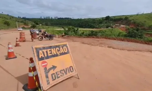 
				
					Desvio de cratera causada pelas chuvas em trecho da BR-101 é liberado neste sábado (21)
				
				