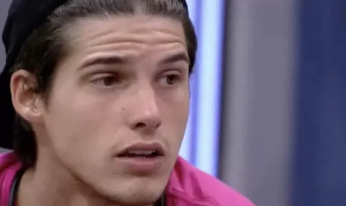 
				
					Gabriel confessa que teve desejo de desistir do BBB 23 após recado de Tadeu: 'Quase desmaiei'
				
				