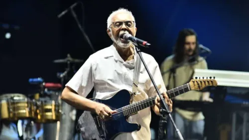 
				
					Gilberto Gil e Caetano Veloso fazem passagem de som para show no Festival de Verão
				
				