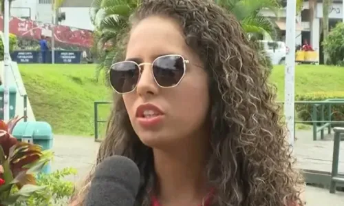 
				
					Mulher contrata buffet com lagosta e recebe apenas panela de macarrão em aniversário de 15 anos na Bahia
				
				