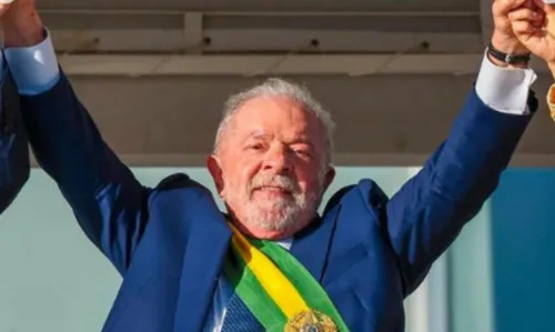 
				
					Em seu primeiro dia como presidente, Lula assina 52 decretos e 4 MPs
				
				