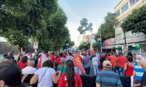 
				
					Manifestantes protestam em Salvador contra ataque as sedes dos Três Poderes e a favor da Democracia
				
				