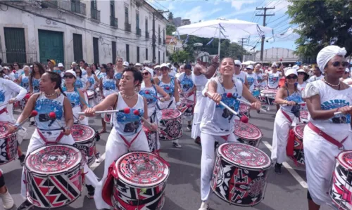 
				
					Tradição na tradição: manifestações culturais com blocos afro marcam retorno da Lavagem do Bonfim
				
				