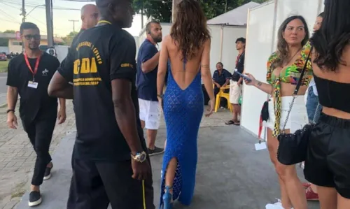 
				
					Rafa Kalimann aposta em vestido com decote e transparência e ostenta corpão no 2º dia de Festival de Verão
				
				