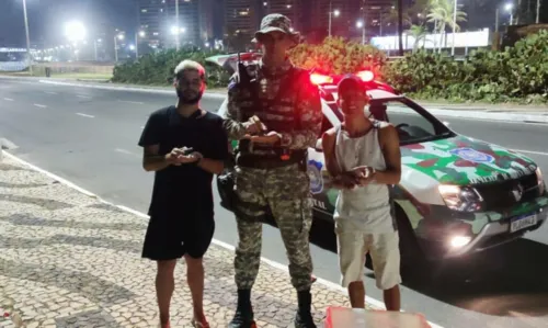 
				
					Setenta filhotes de tartarugas são resgatados em avenida da orla de Salvador
				
				