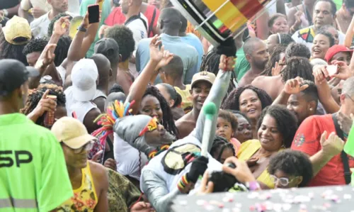 
				
					FOTOS: Olodum, Daniela Mercury, Saulo e mais agitam último dia do Festival Virada Salvador
				
				