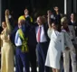 
                  Lula recebe faixa de Presidente da República pelas 'mãos do povo brasileiro'