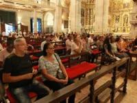 Fiéis lotam missa de Quarta-feira de Cinzas e iniciam Quaresma em Salvador