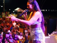 Após três anos, Tays Reis volta aos palcos na Bahia e faz show para 30 mil pessoas