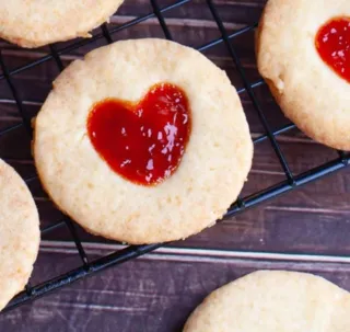 Romeu e Julieta: aprenda receita simples de biscoito inspirado na sobremesa