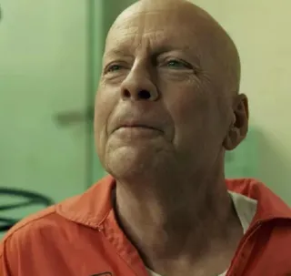 Diagnosticado com demência, Bruce Willis não reconhece mais a mãe e tem comportamento agressivo
