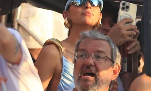 
				
					Fotos: Famosos marcam presença na abertura do carnaval de Salvador
				
				