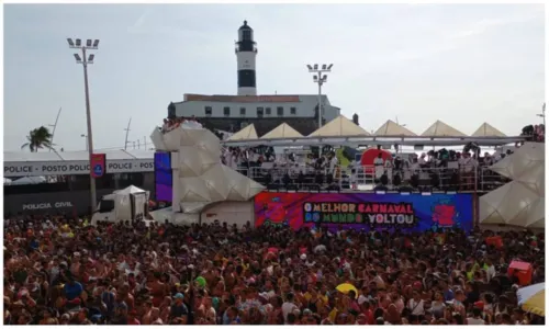 
				
					Começou! Ivete Sangalo dá início ao Carnaval de Salvador com pipoca na Barra-Ondina
				
				