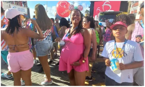 
				
					Fãs fazem loucuras para ver Bell Marques no Carnaval de Salvador: 'Eu choro por esse homem'
				
				