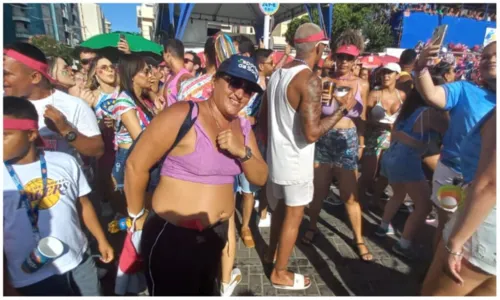 
				
					Fãs fazem loucuras para ver Bell Marques no Carnaval de Salvador: 'Eu choro por esse homem'
				
				
