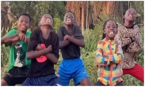 
				
					Crianças de Uganda dançam 'Zona de Perigo' de Léo Santana e vídeo viraliza; veja
				
				