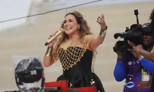 
				
					'Não aguentava mais esperar o Carnaval para aglomerar', revela Daniela Mercury em desfile no Campo Grande
				
				