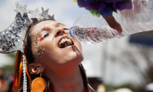 
				
					Nutricionista reforça necessidade de hidratação e uma alimentação vegetariana durante o carnaval
				
				