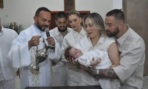 
				
					Virgínia e Zé Felipe batizam filhas em Goiânia; veja fotos
				
				