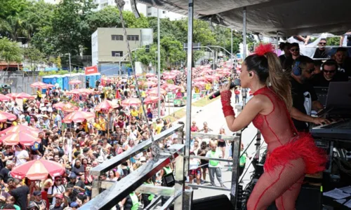 
				
					Wanessa Camargo tem bloco interrompido pela polícia no Carnaval de São Paulo
				
				