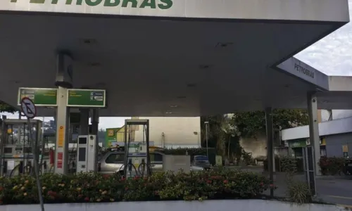 
				
					Petrobras anuncia redução de R$ 0,40 no preço do diesel
				
				