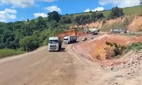 
				
					PRF libera acesso de veículos pesados em desvio criado entre Teixeira de Freitas e Itamaraju
				
				