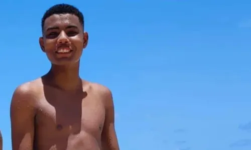 
				
					Adolescente morre afogado na praia de Vilas do Atlântico, Região Metropolitana de Salvador
				
				