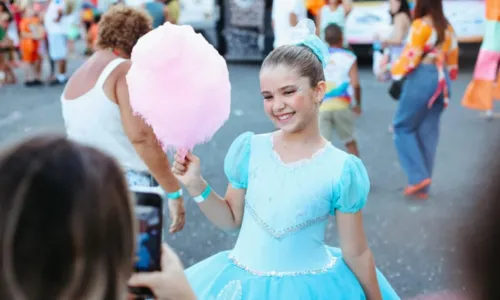 
				
					Bailinho de carnaval com show e all inclusive de brinquedos reúne criançada em shopping de Salvador
				
				