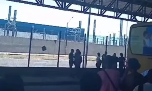 
				
					Mulheres trocam agressões após briga na Estação Pirajá, em Salvador
				
				