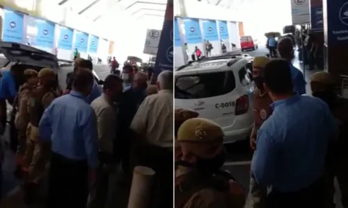 
				
					Motoristas clandestinos brigam por passageiro no aeroporto de Salvador
				
				