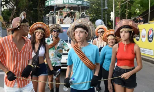 
				
					Confira fotos do segundo dia de carnaval no circuito Osmar
				
				
