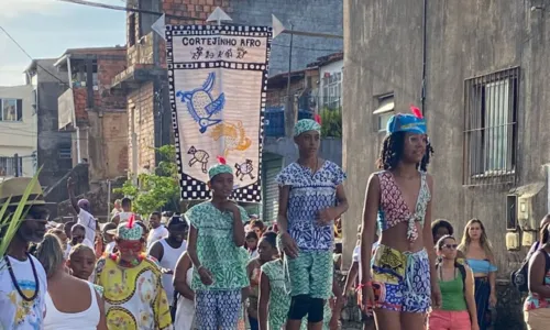 
				
					Cortejinho Afro reúne crianças e adolescentes nas ruas de Pirajá no domingo (12)
				
				