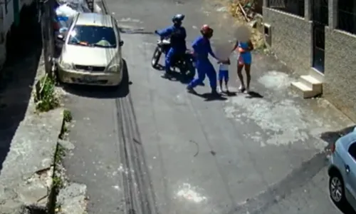
				
					Criança de 4 anos é assaltada por dois homens disfarçados de operários em Salvador
				
				