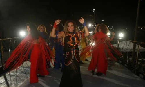 
				
					Daniela Mercury se declara para Gilberto Gil no carnaval: 'o grande precursor'
				
				