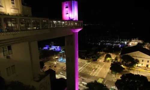 
				
					Monumentos de Salvador são iluminados em roxo como alerta para lúpus, fibromialgia e Alzheimer
				
				