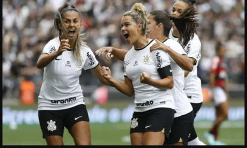 
				
					Corinthians é bi da Supercopa Feminina com goleada no Flamengo
				
				