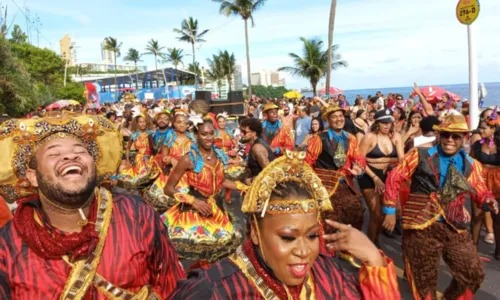 
				
					Furdunço reúne multidão em clima de retomada de carnaval com muitas fantasias, famílias e inclusão em Salvador
				
				