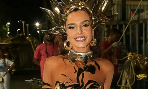 
				
					Galeria de fotos: famosas desfilam na 2ª noite das escolas de samba do Rio
				
				