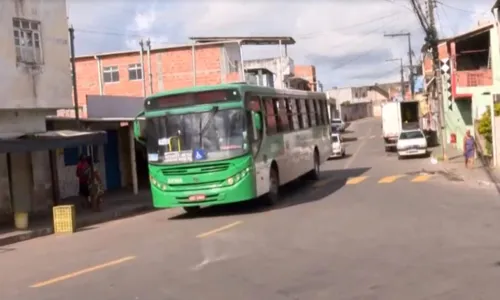 
				
					Com reforço policial, ônibus voltam a circular em bairro de Salvador
				
				