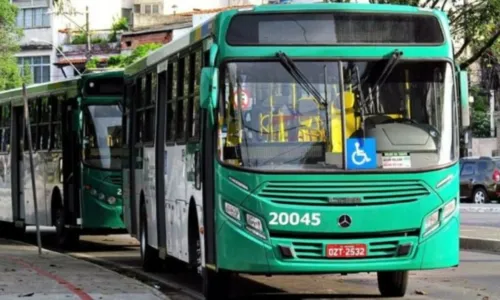 
				
					Ônibus que fazia transporte de torcedores do Vitória é vandalizado, diz secretaria
				
				
