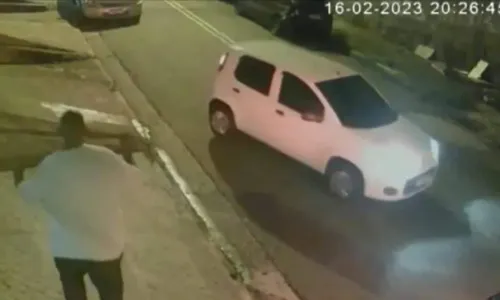 
				
					Péricles tem carro roubado na frente da família em São Paulo
				
				