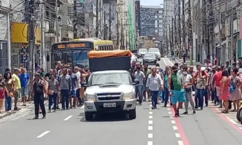 
				
					Servidores de Salvador protestam contra remuneração na 'Operação Carnaval'
				
				