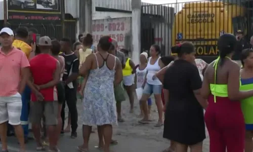 
				
					Moradores do sul da Bahia bloqueiam trecho da BR-415 em protesto pela interrupção do aluguel social
				
				