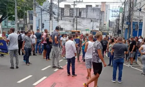 
				
					Servidores de Salvador protestam contra remuneração na 'Operação Carnaval'
				
				