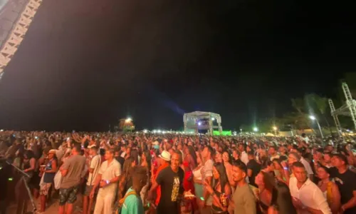 
				
					Festival gratuito reúne centenas de pessoas em shows na ilha de Morro de São Paulo
				
				
