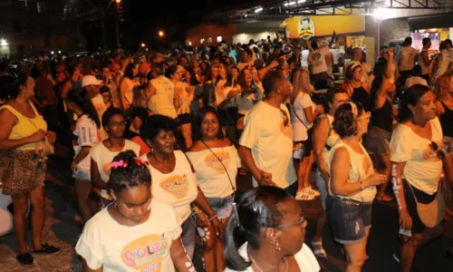 
				
					Bloco de rua tradicional abre carnaval do bairro Vila Laura em Salvador
				
				