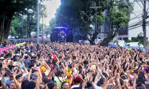 
				
					Carnaval de Salvador chega ao 4º dia com saída dos Filhos de Gandhy, pipoca da BaianaSystem e Cláudia Leitte
				
				